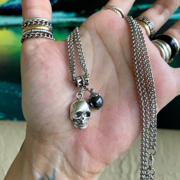 Double chain adjustable skull & hematite necklace - Picture 5 of 9